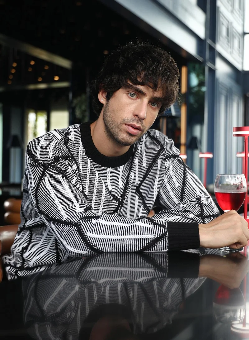 كامبوس سوترا كنزة رجالية بنقش جاكار تينوتش بياقة دائرية وأكمام مضلعة طويلة