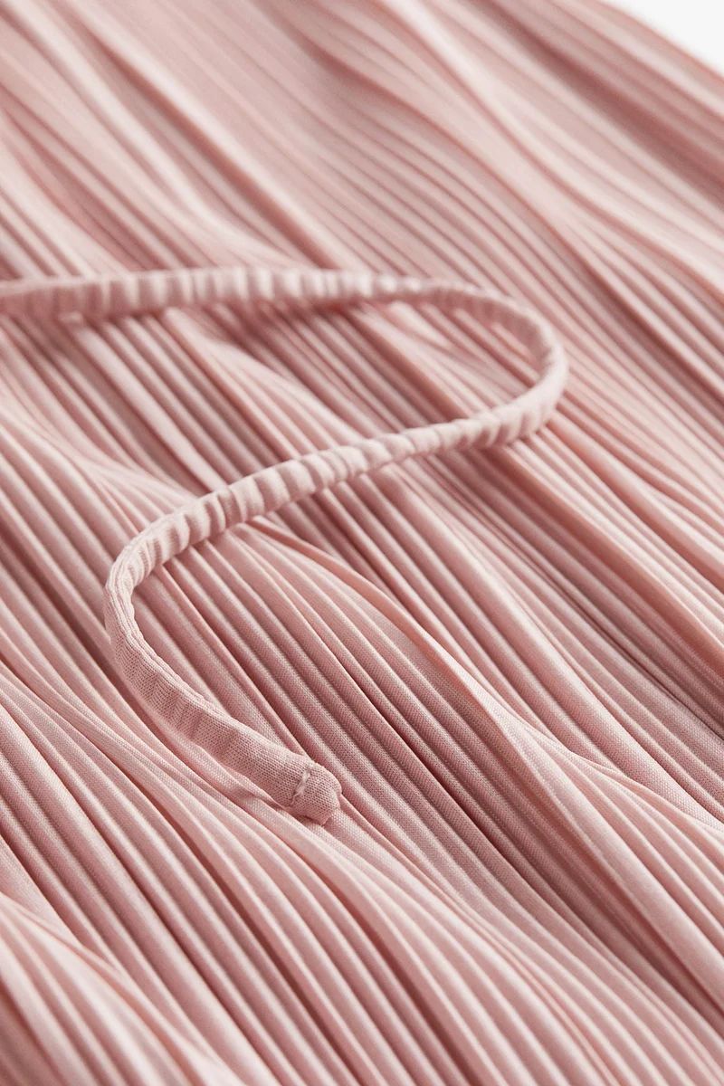 اتش اند ام فستان بحزام مع كسرات من تشكيلة ماما