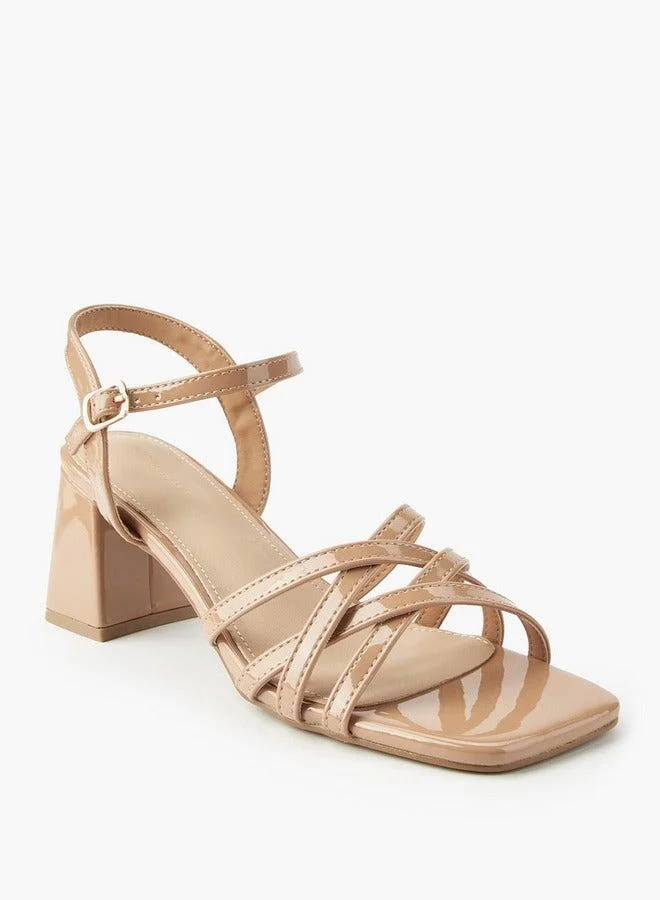 فلورا بيلا من شو إكسبرس صنادل بكعب عريض بإبزيم للنساء