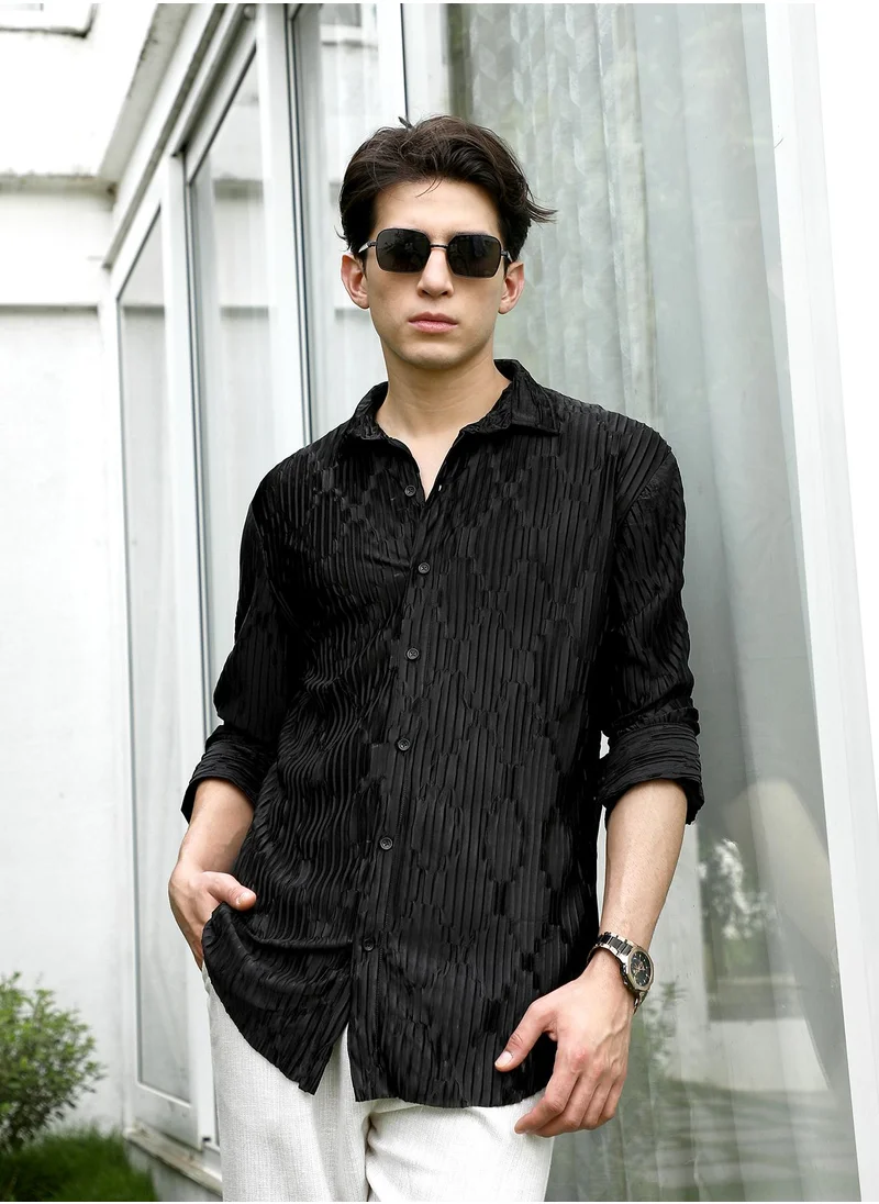 Campus Sutra Men's Black Textured Slim Fit Shirt With Semi-Spread Collar
