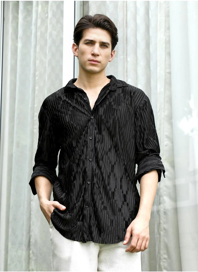 Campus Sutra Men's Black Textured Slim Fit Shirt With Semi-Spread Collar