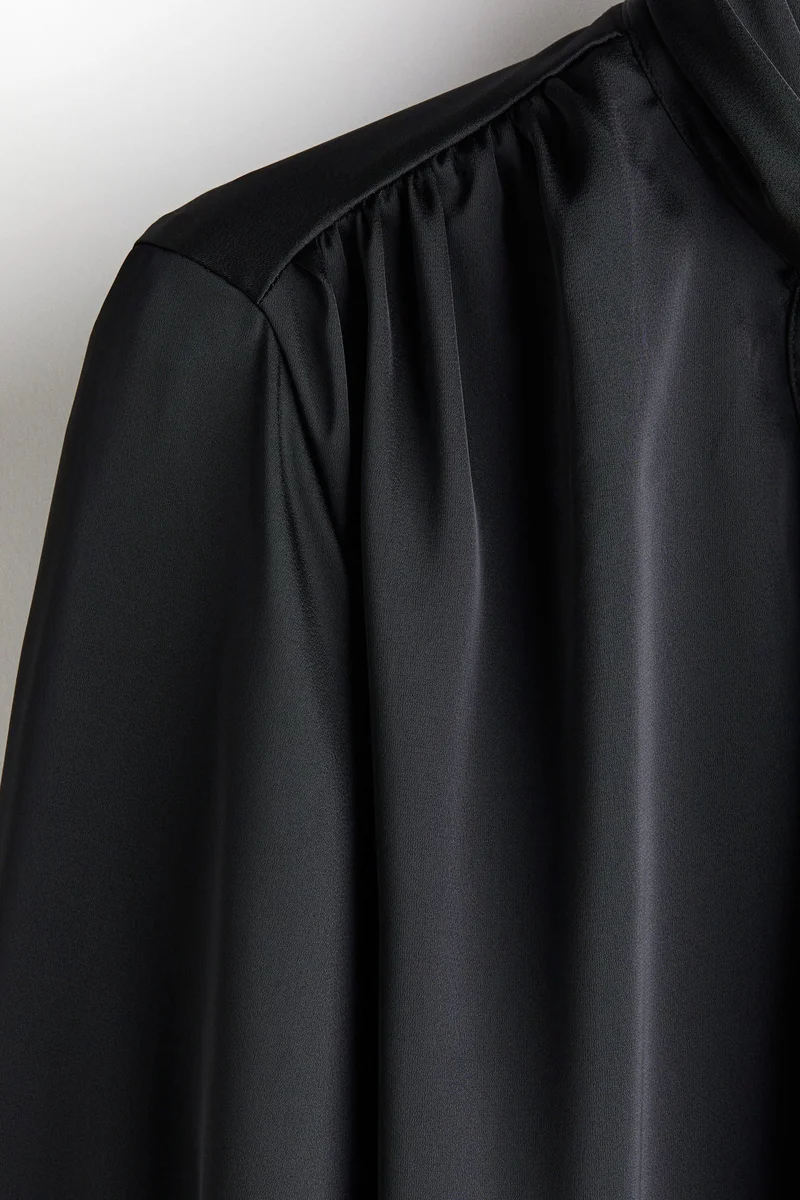 H&M Tie-neck chiffon blouse