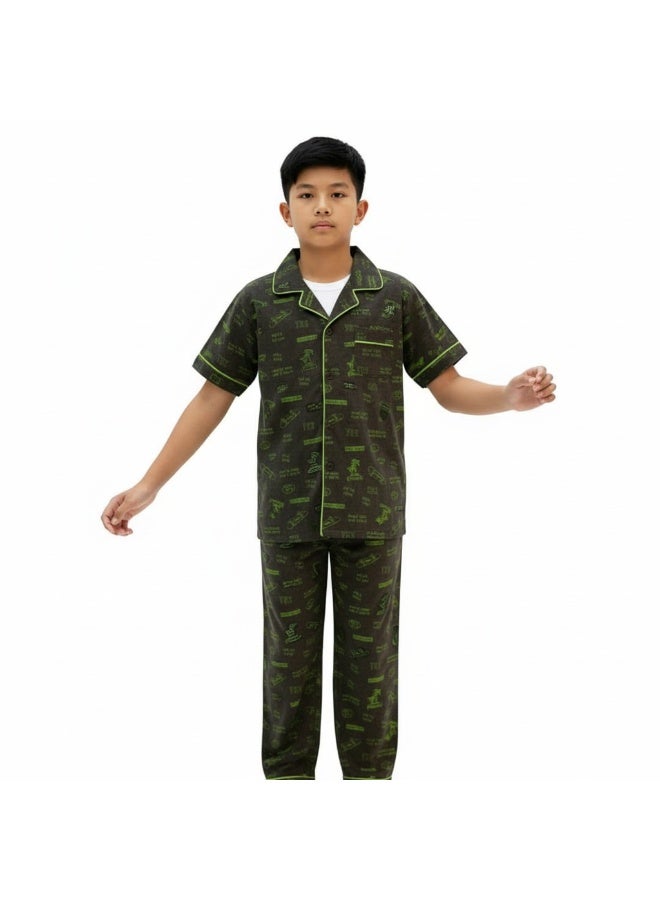 جوانا طقم بيجاما للأولاد مطبوع، قميص بأزرار وبنطال، باللون الأخضر العسكري - Image 1