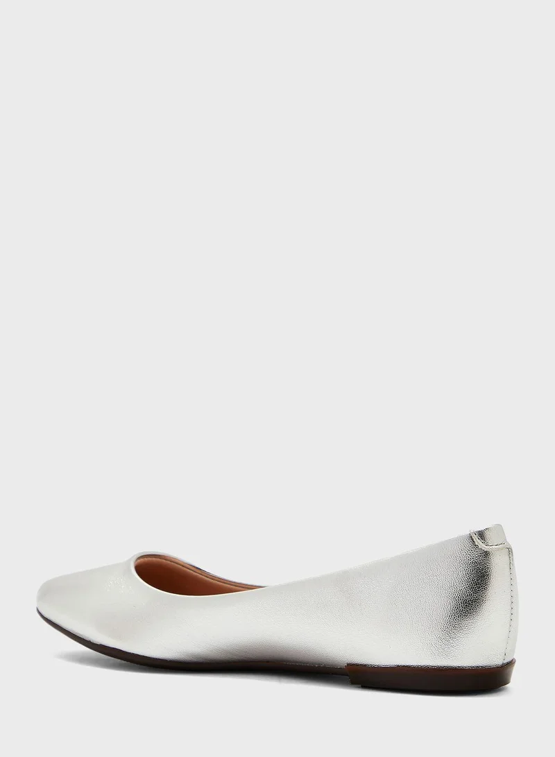 MOLECA Pointed Toe Ballerinas