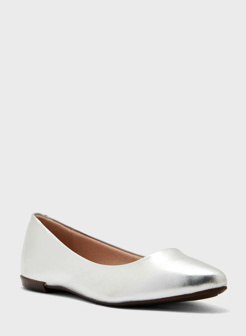 MOLECA Pointed Toe Ballerinas