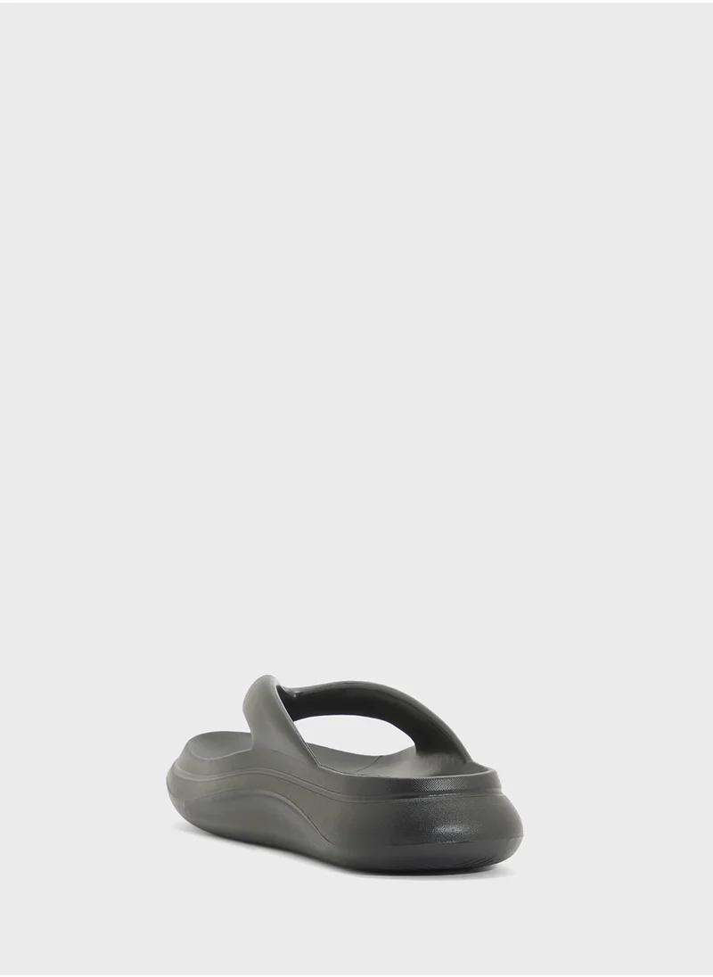 Karl Lagerfeld Skoona Ii Hotel Karl Thong Flip Flops