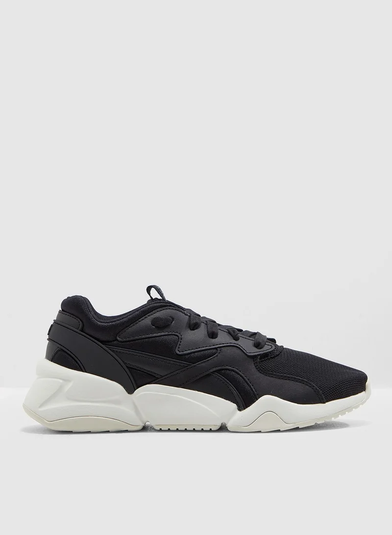PUMA Lola Plaku Nova Girl Boss