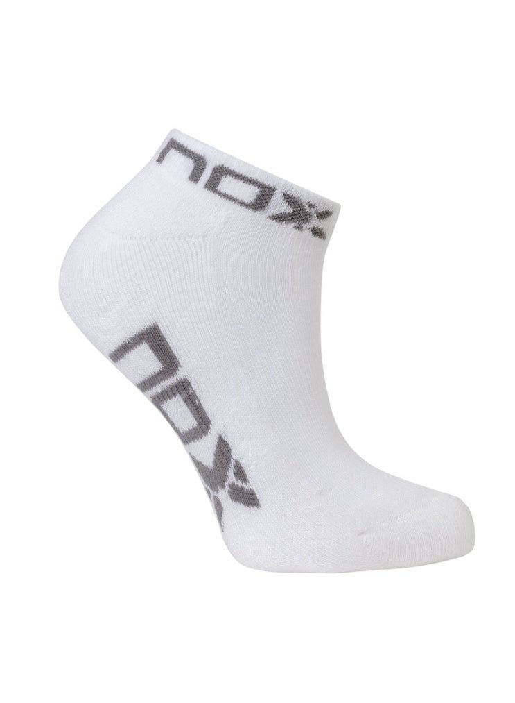 جوارب نوكس قصيرة باللون الأبيض بشعار رمادي