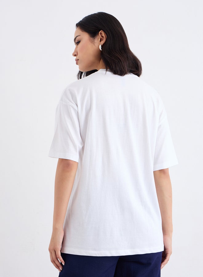 ستايلي تيشيرت طويل فضفاض بطبعة شعار ستايلي - Image 4