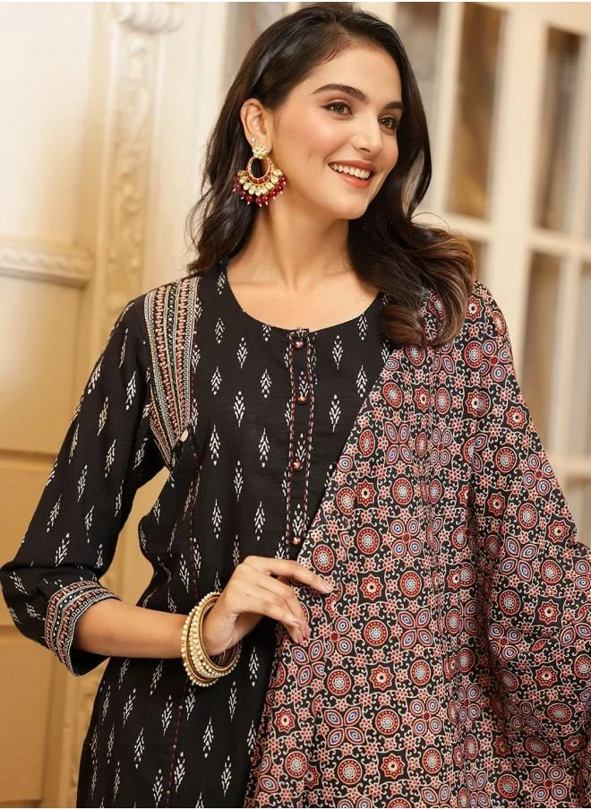 ISHIN Cotton Women Black Cotton Kurta Set with Embroidered pattern Tunic and Palazzo features a Round neckline and Three-Fourth Sleeve secured with Elastic closure and styled in Straight Fit ideal for Festive moments — designed to make heads turn.