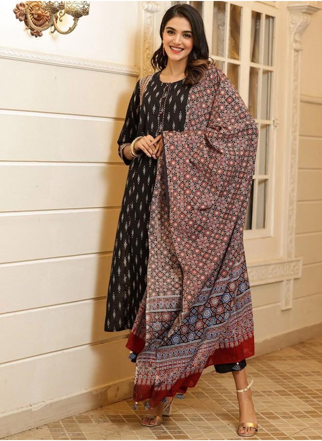 ISHIN Cotton Women Black Cotton Kurta Set with Embroidered pattern Tunic and Palazzo features a Round neckline and Three-Fourth Sleeve secured with Elastic closure and styled in Straight Fit ideal for Festive moments — designed to make heads turn.  - Image 3
