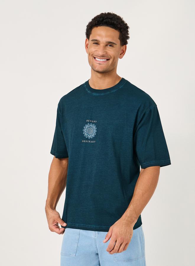 ستايلي تيشيرت أوفر سايز بطبعة جرافيك خلفية مغسول بالحمض - Image 1