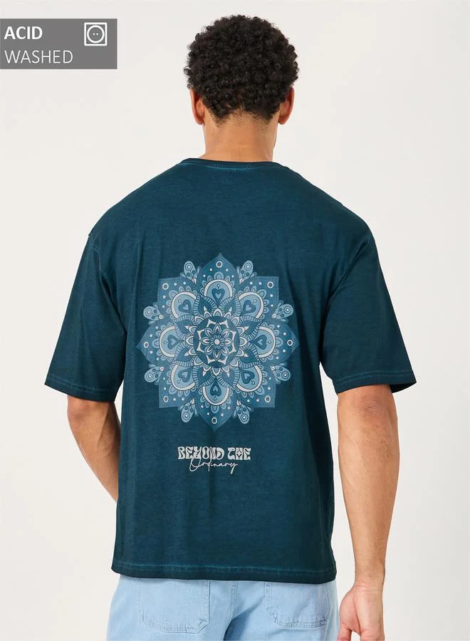 ستايلي تيشيرت أوفر سايز بطبعة جرافيك خلفية مغسول بالحمض
