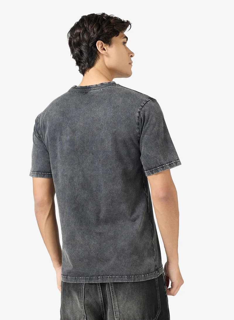 سفنتي فايف تيشيرت مطبوع بقصة عادية