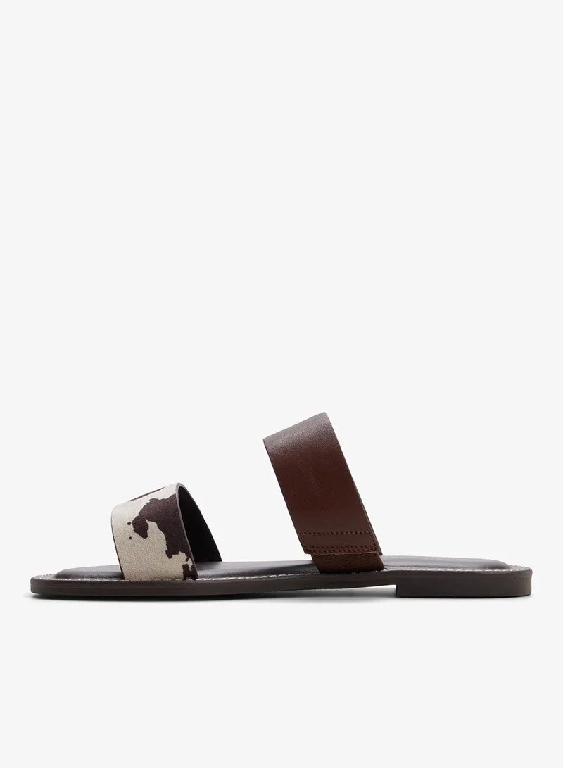 كول ات سبرنج صنادل مسطحة سهلة الارتداء