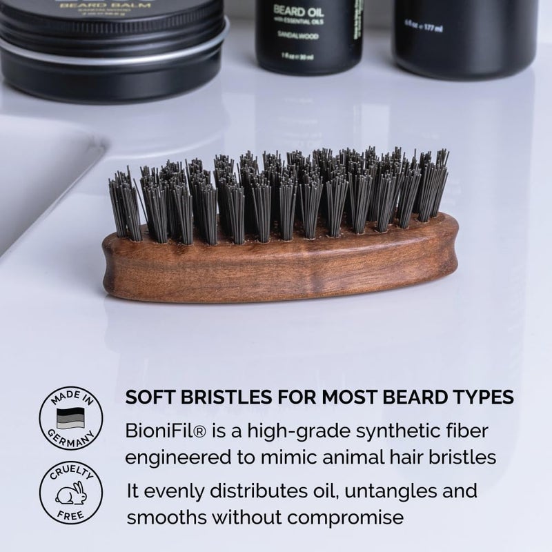 Zeus فرشاة لحية جيز النباتية الجيبية، شعيرات ناعمة وفرشاة تصفيف خالية من الحيوانات لتسريح وتشكيل اللحية - مصنوعة في ألمانيا (N73) - Image 4