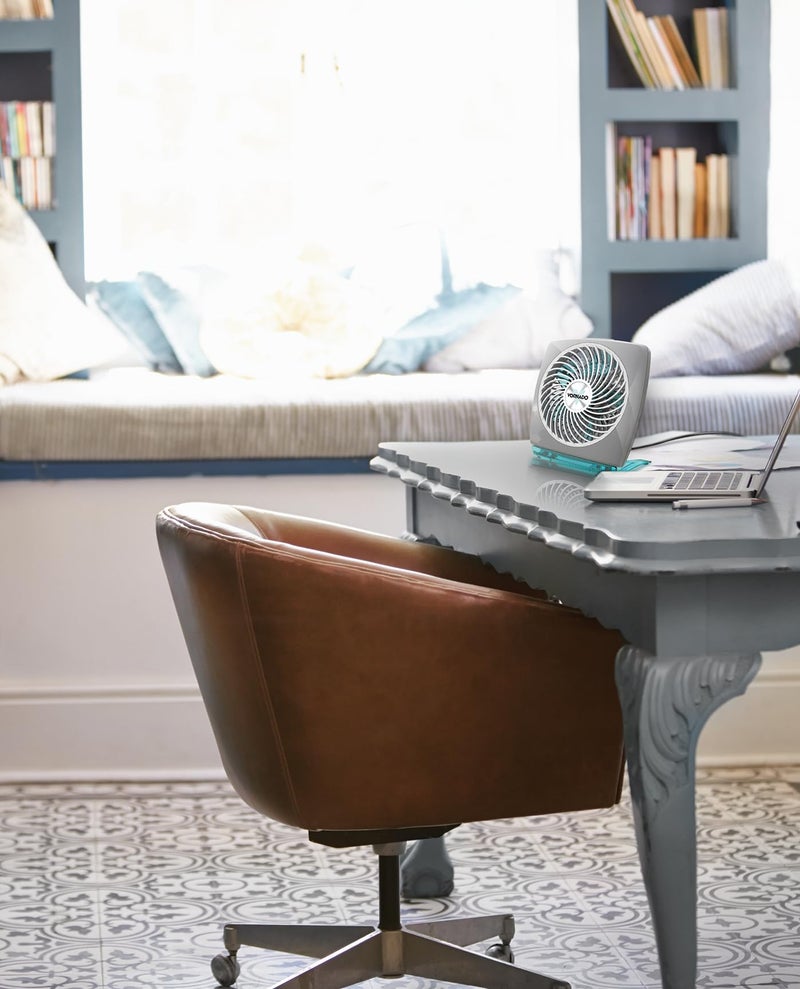 Vornado مروحة فانوارد فيت الشخصية لتدوير الهواء بتصميم قابل للطي، تدفق هواء قابل للتوجيه، حجم مدمج، مثالية للسفر أو الاستخدام على المكتب، لون أزرق - Image 2