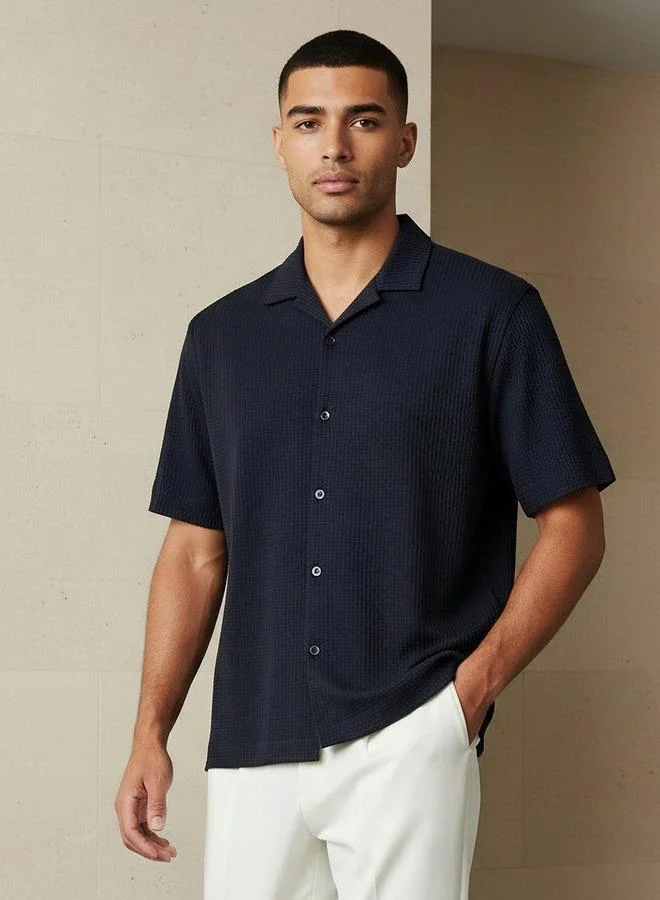 Emperor Emperor Men Regular Fit Camp Collar Waffle Textured Short Sleeves Shirt