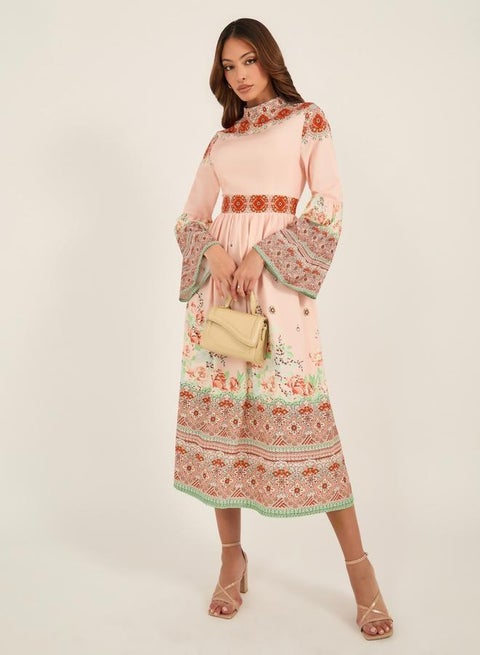 فستان بطبعة زهور