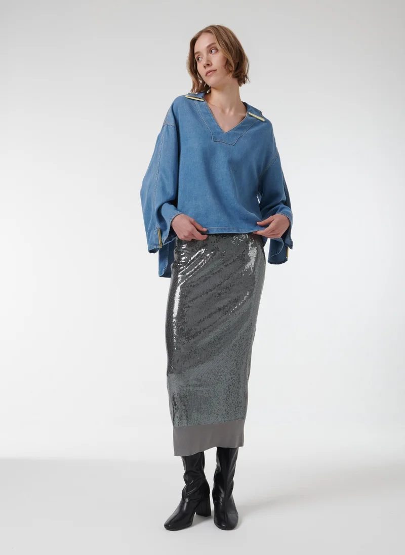 ليم بلوزة بأكمام طويلة وياقة على شكل حرف