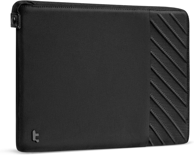 توم توك غلاف كمبيوتر محمول رفيع Voyage-A10 من تومتوك لجهاز MacBook Air/Pro مقاس 13 بوصة 2025 من طرازات M4/M3/M2/M1 A3240 A3113 A2681 A2337 A2686 A2338، وحقيبة مقاومة للماء لجهاز Surface Pro Copilot+ PC مقاس 13 بوصة، بتصميم بسيط. - Image 1