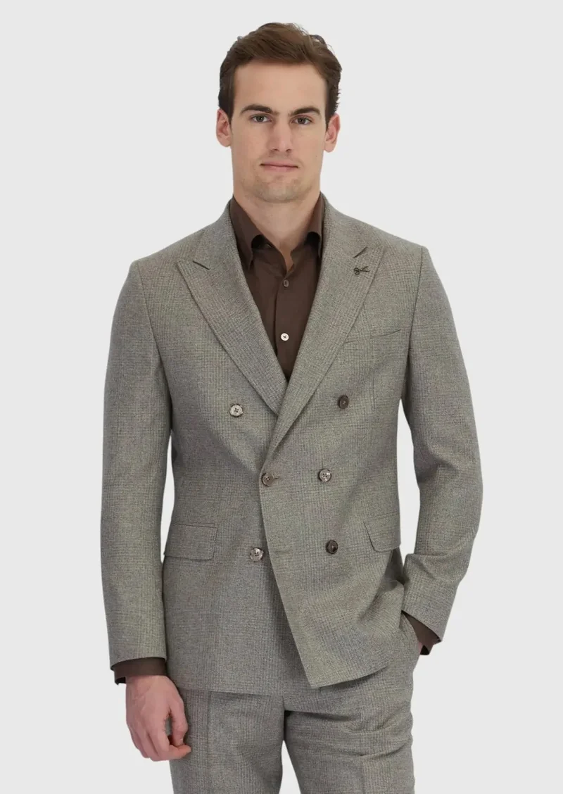 رامسي بدلة من الصوف الخالص 100%، خفيفة الوزن للغاية، مصنوعة من فرو المنك الخفيف، بقصة ضيقة.