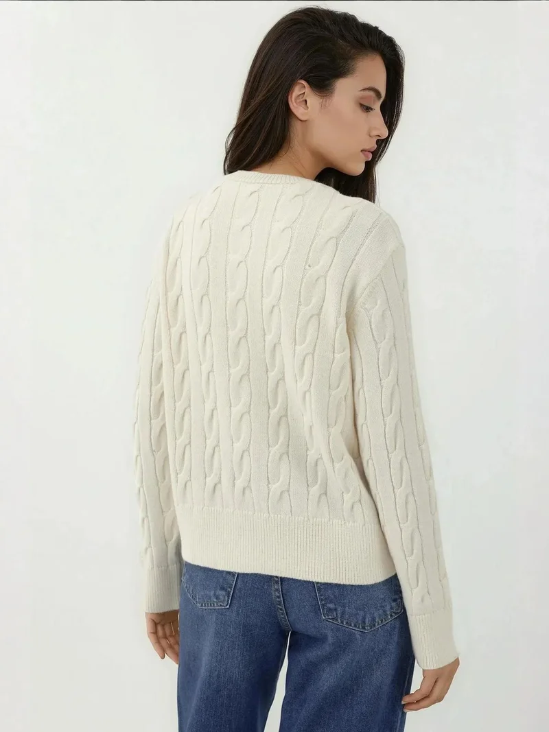 زوبعة كارديجان بأزرار بتصميم ضفائر الشعر