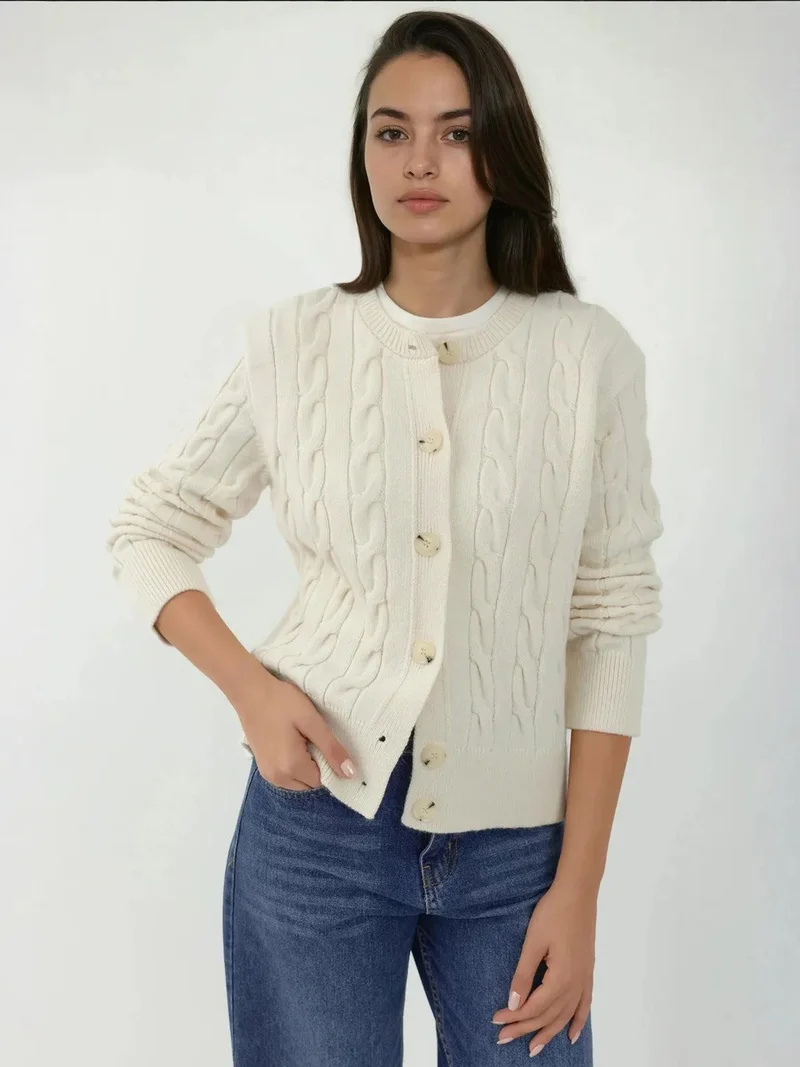 زوبعة كارديجان بأزرار بتصميم ضفائر الشعر