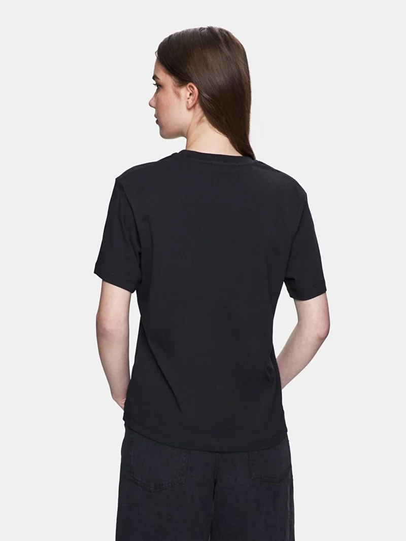 ال تي بي Black T-Shirt