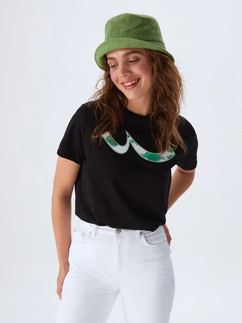 ال تي بي Black T-Shirt