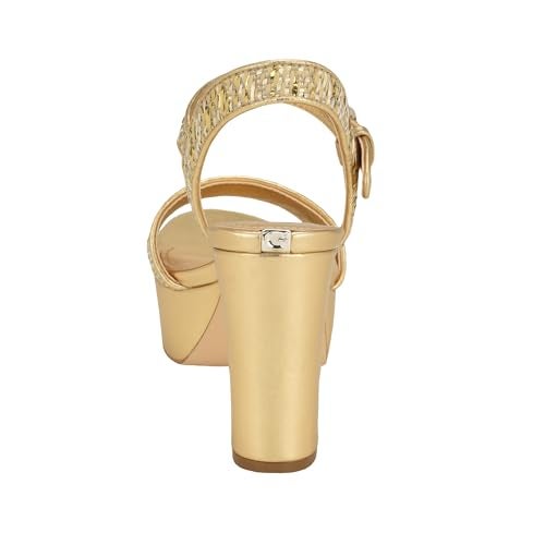 GUESS صندل هالديم بليت فورم للنساء من غيس، طبيعي/ذهبي 710، 9.5 - Image 3