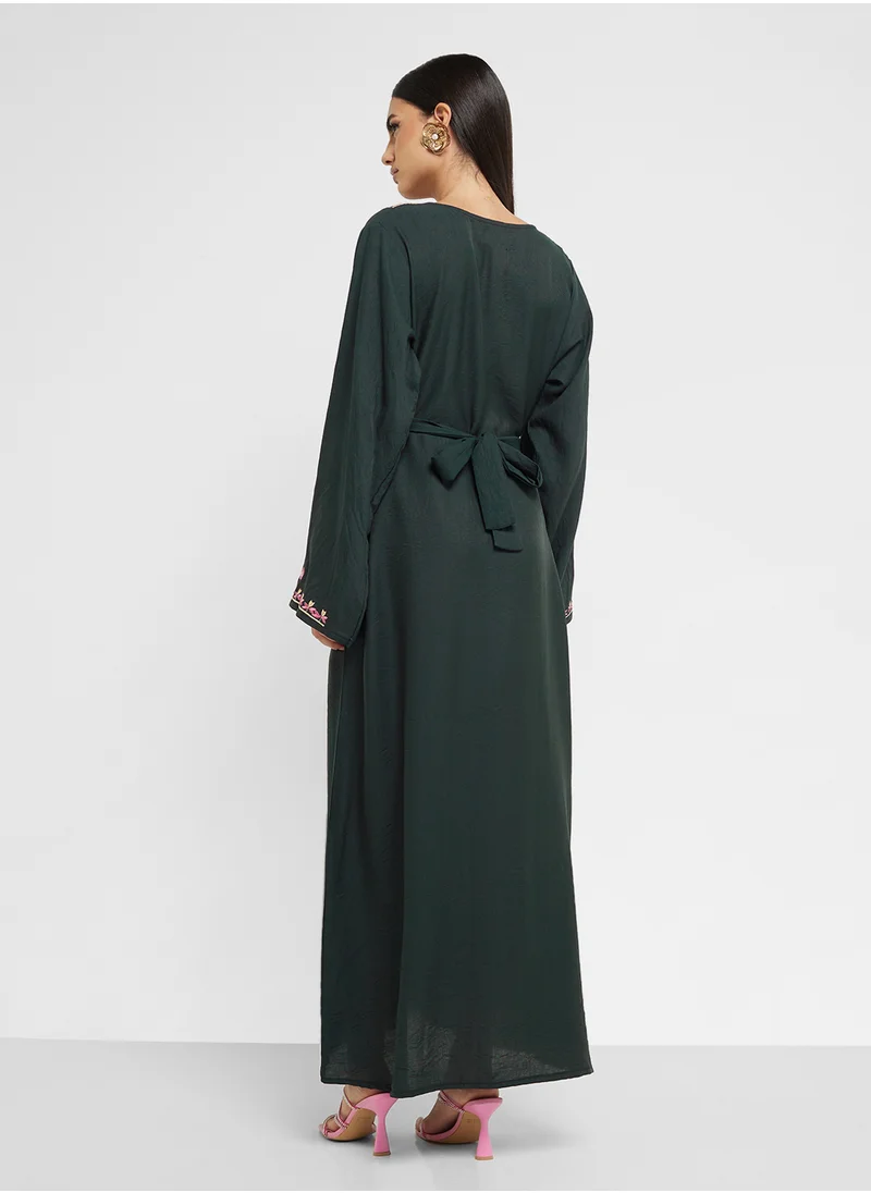 hayas closet Straight Sleeve Crew Neck Embroidered Abaya