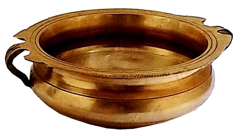 Purpledip Brass Urli (Uruli, Varpu): Vintage Design Small Water Bowl for Candles or Flowers, Gold, 6 Inches (11759) - Image 1