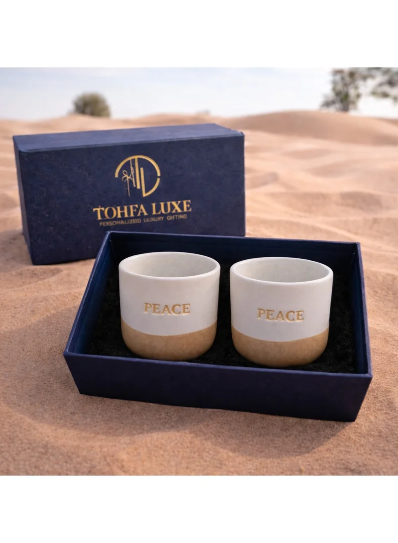 تحفة لوكس طقم فنجان توهفة لوكس "السلام" (2 قطع) – فناجين قهوة وشاي سيراميكية مصنوعة يدويًا مع نقش ذهبي بالإنجليزية والعربية