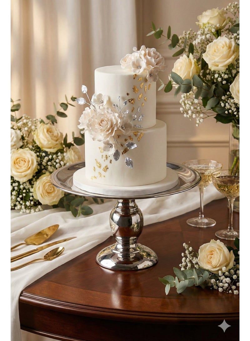 صينية تقديم مصنوعة من الستانلس ستيل، بتصميم دائري مرتفع على قاعدة مركزية ثابتة. تتميز بسطح لامع ومظهر أنيق، مناسبة لتقديم الحلويات أو التزيين في المناسبات. - Image 3