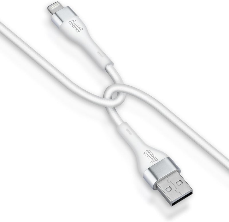 الفنار كابل شحن ونقل بيانات من نوع USB-A إلى USB-L، طوله متر واحد، مصنوع خصيصًا لأجهزة iPhone وiPad وiPod، بقدرة شحن تصل إلى 2.4 أمبير وحدة، وسرعة نقل بيانات تصل إلى 12 واط، بسرعة نقل بيانات تصل إلى 480 ميجابت في الثانية. - Image 1