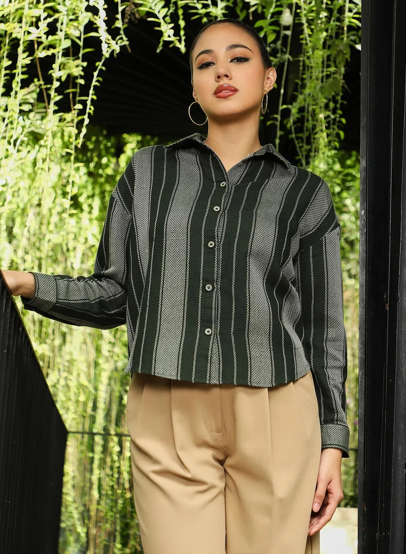 بينيا كولادا Women's Sacramento Green Multitrack-Striped Oversized Shirt | نساء | أكمام طويلة | مخطط | طوق منتشر | كاجوال كبير الحجم | قميص