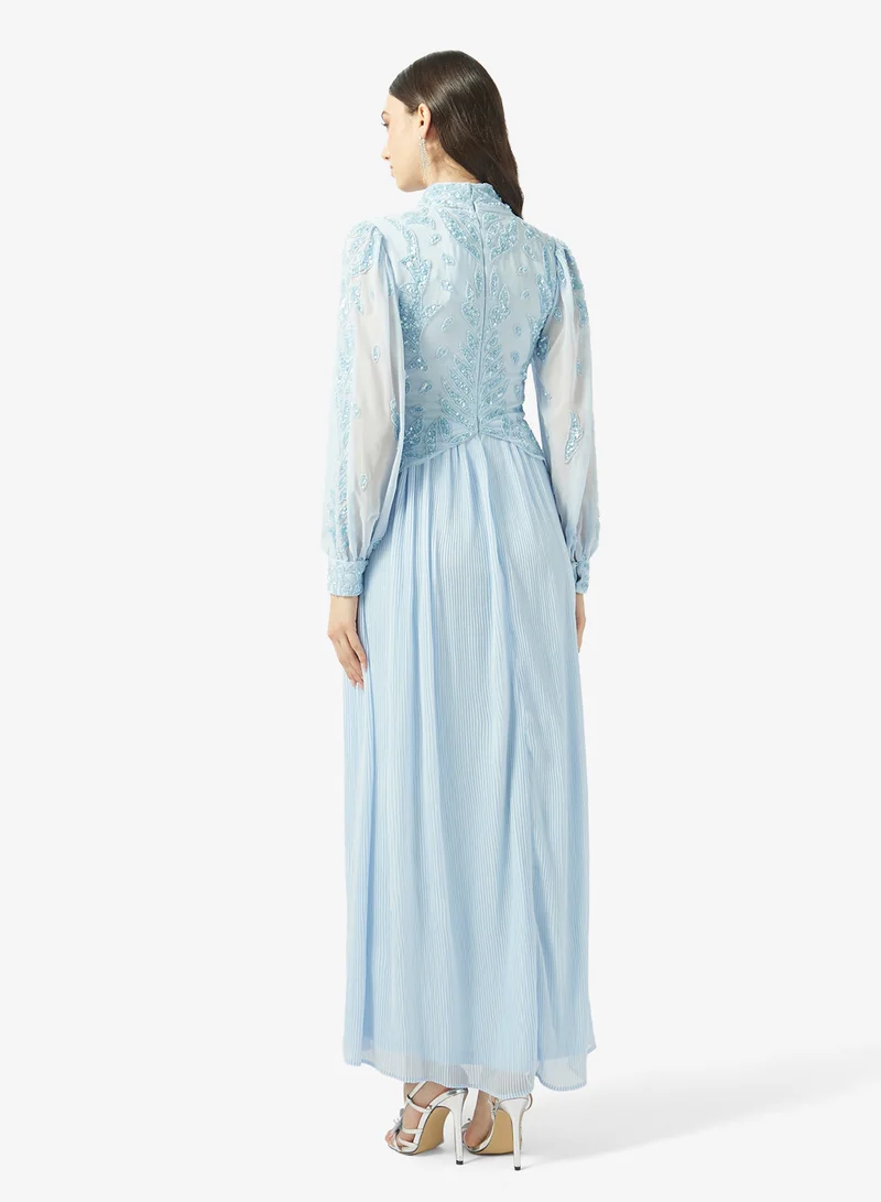 فروك اند فرل فستان ماكسي بأكمام منتفخة وياقة مزينة