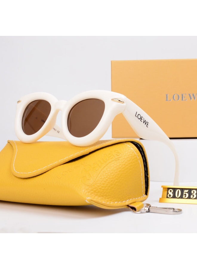LOEWE نظارات شمسية دائرية بيضاء من لوي في مع عدسات بنية وحافظة تحمل العلامة التجارية