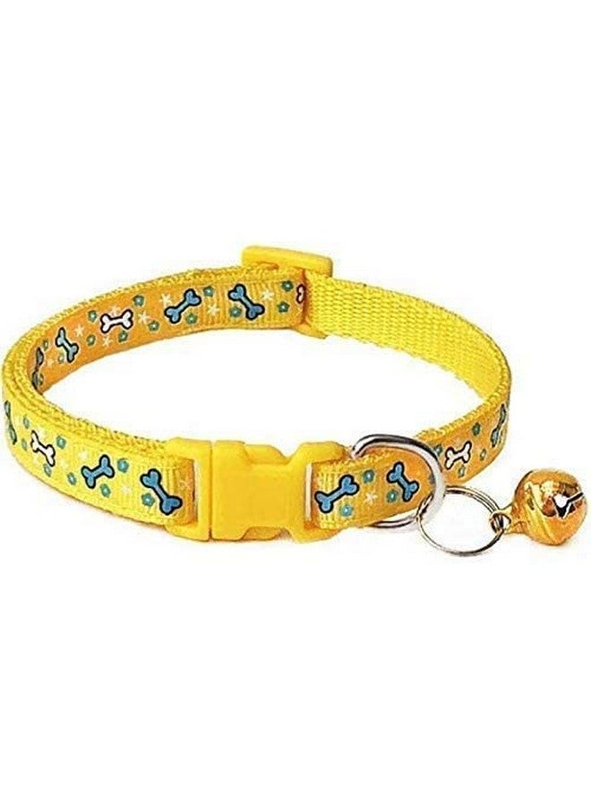 طوق قطط لطيف على شكل ربطة عنق وطوق مطبوع عليه عظمة فاخرة مع جرس، طوق تعريف آمن للجراء والقطط والحيوانات الأليفة الصغيرة، عبوة من قطعتين (لون أصفر) - Image 3