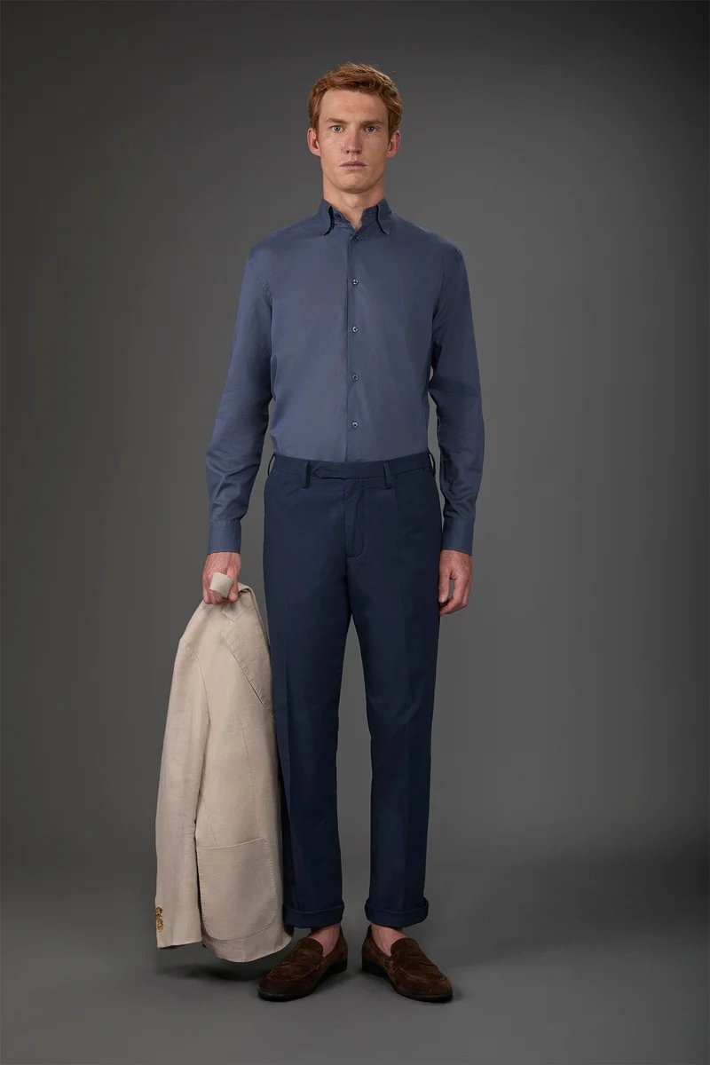 Men's casual shirt with a concealed button down collar in washed muslin fabric - Cerulean