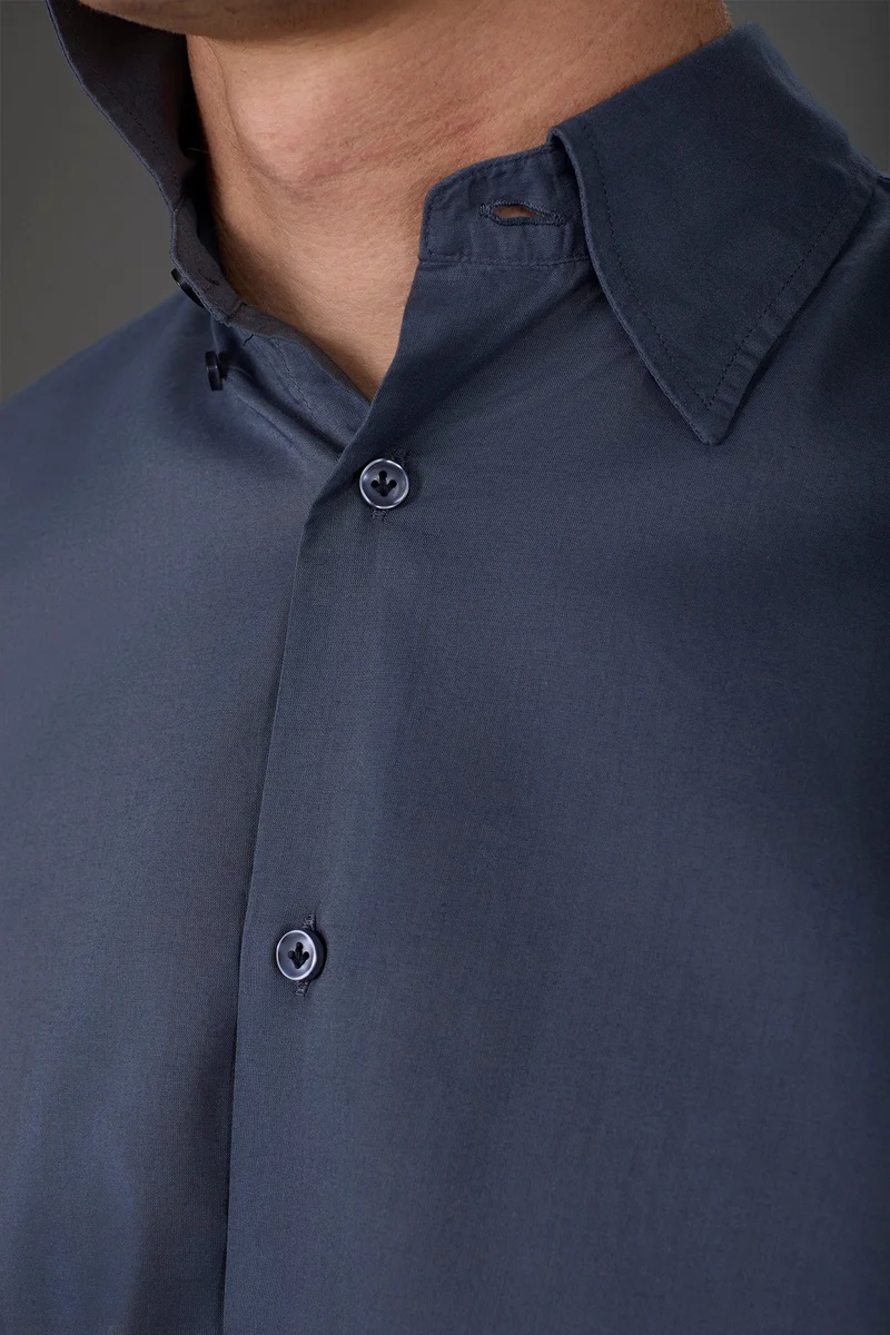 Doppelganger Men's casual shirt with a concealed button down collar in washed muslin fabric - Cerulean