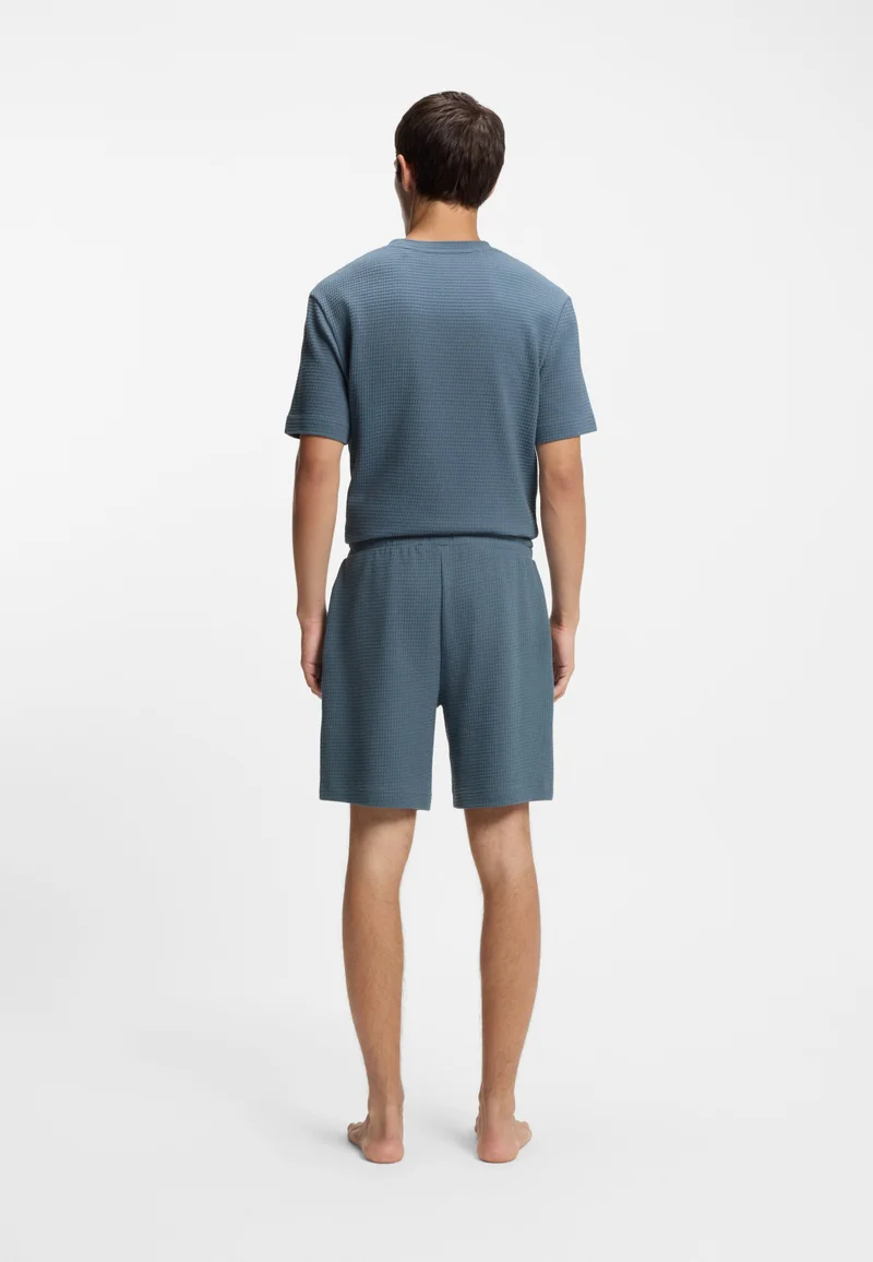 هوجو شورت بيجاما بنقشة الوافل وشعار مطرز