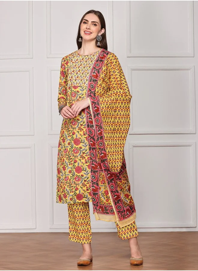 ISHIN Women Floral Printed Regular Kurta Trousers With Dupatta