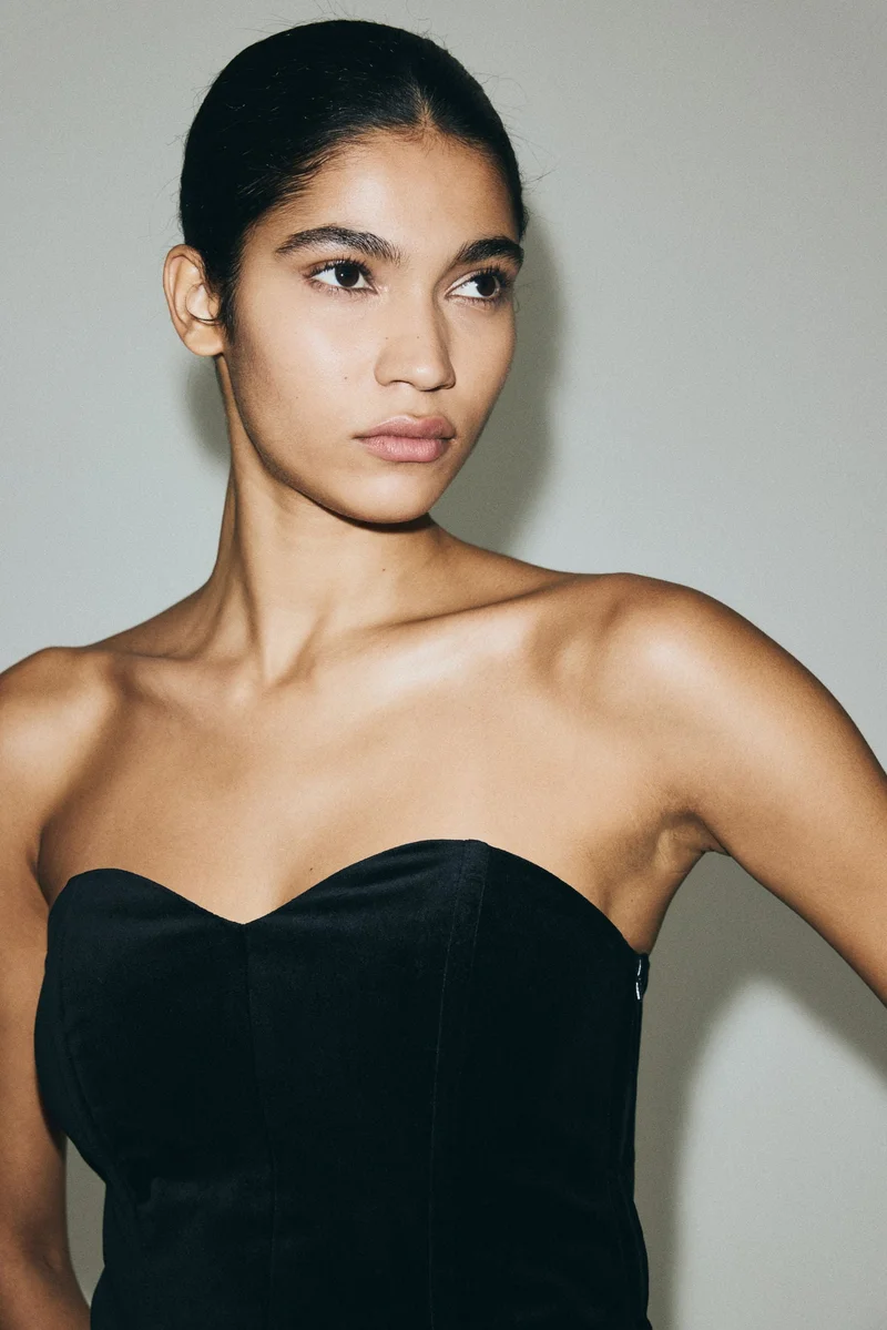 اتش اند ام بلوزة بحمالة صدر داخلية