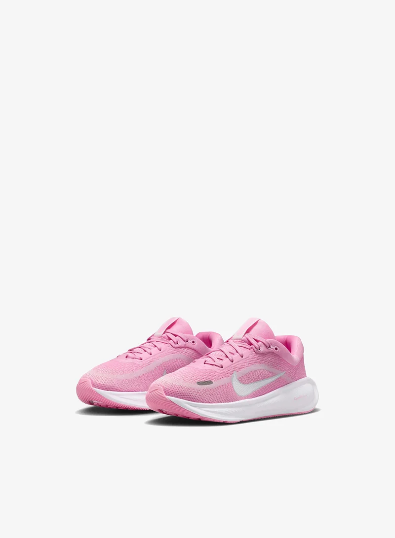 نايكي أحذية جري للأطفال بتصميم نجمي