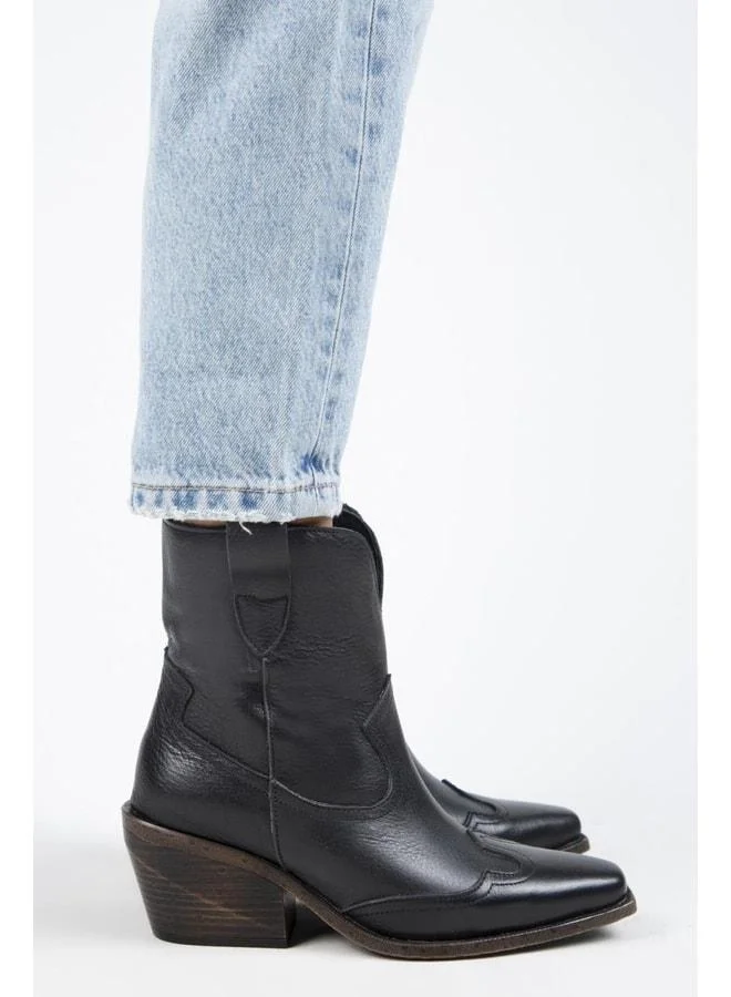 Ellinor Women's Genuine Leather Western Black Boot.