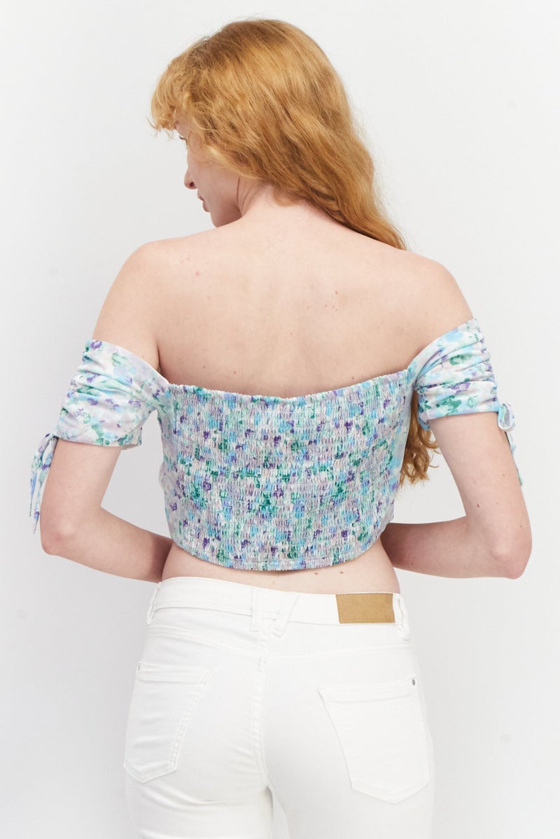 NA-KD باملا × NA-KD ريبورن بلوزة نسائية بأكتاف مكشوفة وأكمام قصيرة بطبعة شاملة، متعددة الألوان - Image 4