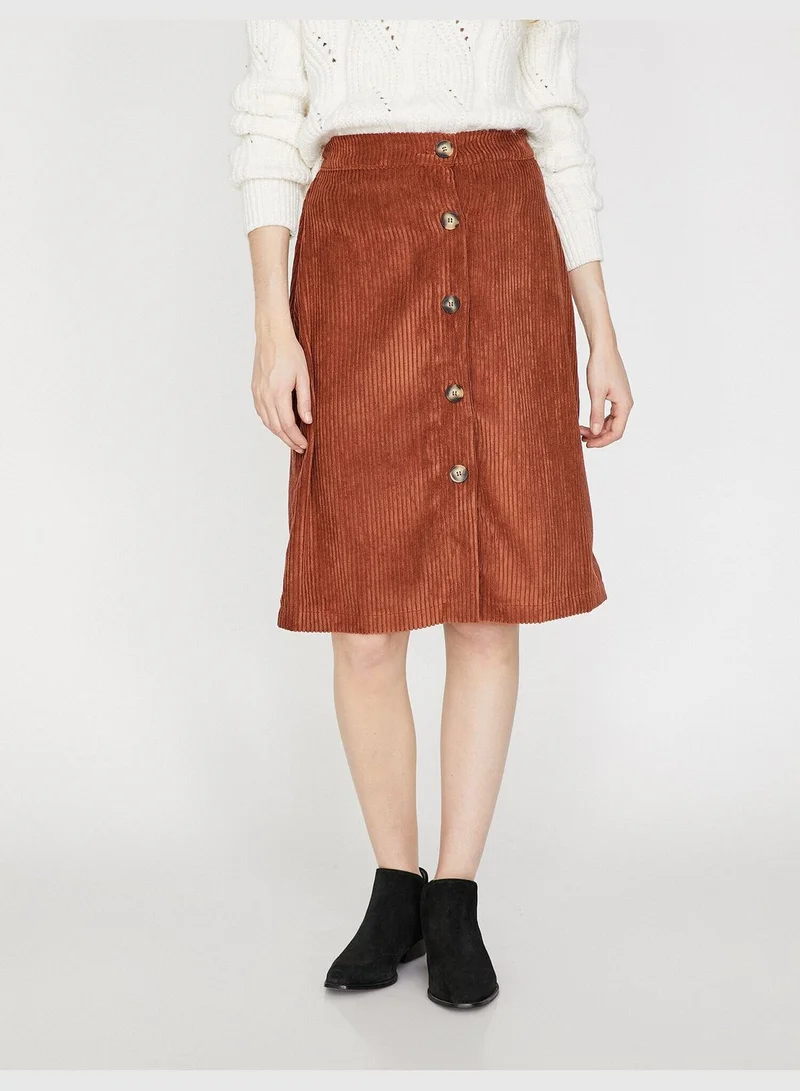 كوتون تنورة بقصة A من الك corduroy