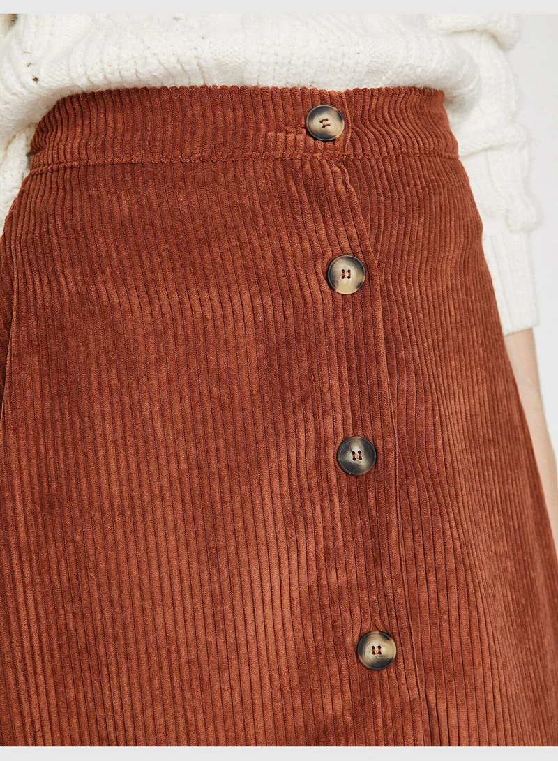 كوتون تنورة بقصة A من الك corduroy